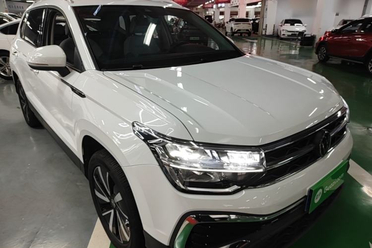 Used Volkswagen Tharu 2023 300TSI Two-Wheel-Drive Moonlight Edition Front Right 45 Deg