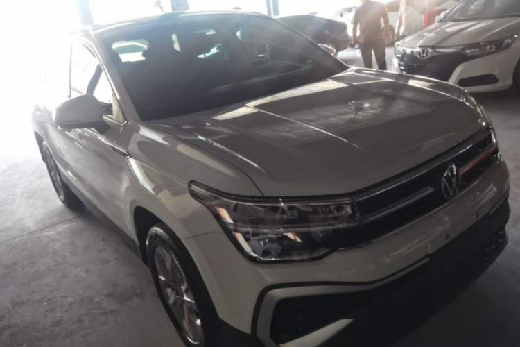 Used Volkswagen Tharu 2023 300TSI Two-Wheel-Drive Crescent Edition Front Right 45 Deg