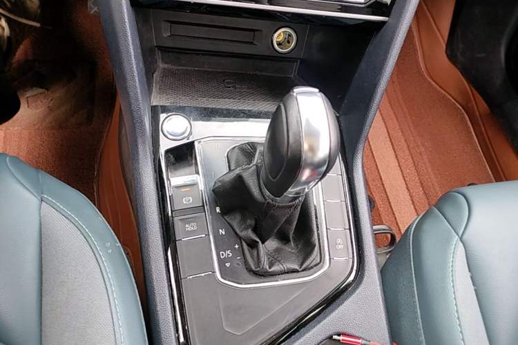 Used Volkswagen Tharu 2023 300TSI Two-Wheel-Drive Moonlight Edition Gear Lever