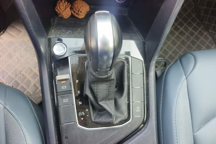 Used Volkswagen Tharu 2023 300TSI Two-Wheel-Drive Moonlight Edition Gear Lever