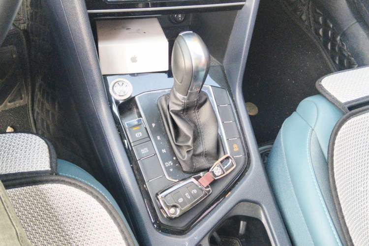 Used Volkswagen Tharu 2023 300TSI Two-Wheel-Drive Moonlight Edition Gear Lever