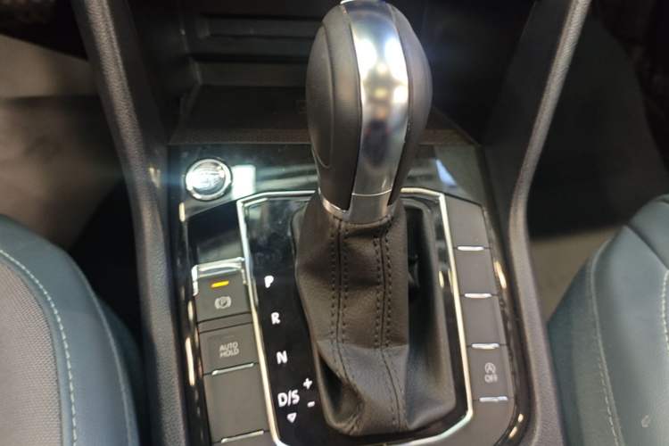 Used Volkswagen Tharu 2023 300TSI Two-Wheel-Drive Moonlight Edition Gear Lever