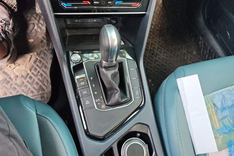 Used Volkswagen Tharu 2023 300TSI Two-Wheel-Drive Full Moon Edition Gear Lever