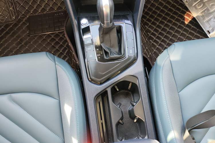 Used Volkswagen Tharu 2023 300TSI Two-Wheel-Drive Full Moon Edition Gear Lever