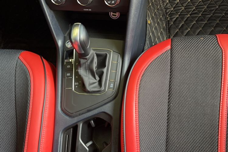 Used Volkswagen Tharu 2023 300TSI Two-Wheel-Drive Crescent Edition Gear Lever