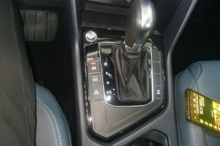 Used Volkswagen Tharu 2023 300TSI Two-Wheel-Drive Full Moon Edition Gear Lever