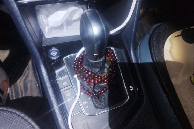 Used Volkswagen Tharu 2023 300TSI Two-Wheel-Drive Moonlight Edition Gear Lever
