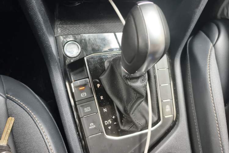 Used Volkswagen Tharu 2023 300TSI Two-Wheel-Drive Full Moon Edition Gear Lever