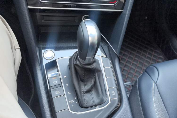 Used Volkswagen Tharu 2023 300TSI Two-Wheel-Drive Moonlight Edition Gear Lever