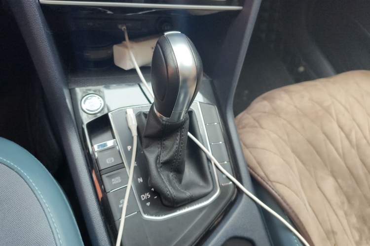 Used Volkswagen Tharu 2023 300TSI Two-Wheel-Drive Full Moon Edition Gear Lever