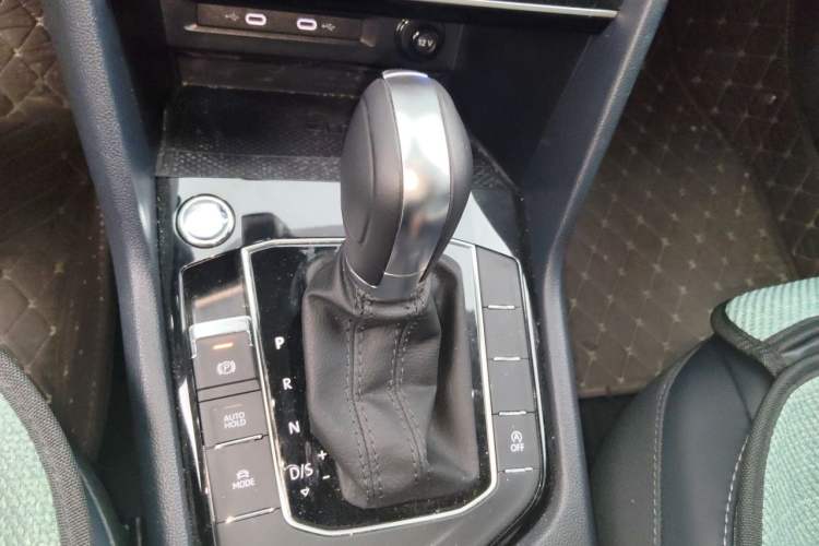 Used Volkswagen Tharu 2023 300TSI Two-Wheel-Drive Full Moon Edition Gear Lever