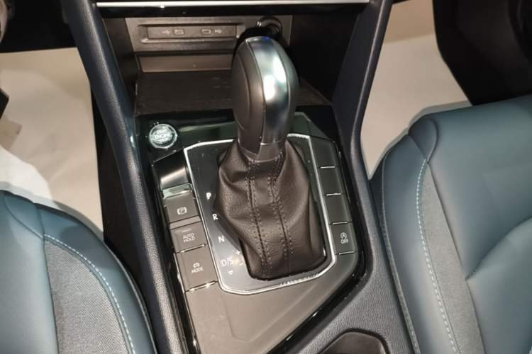 Used Volkswagen Tharu 2023 300TSI Two-Wheel-Drive Full Moon Edition Gear Lever
