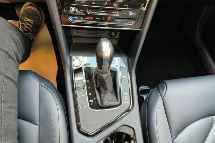 Used Volkswagen Tharu 2023 300TSI Two-Wheel-Drive Moonlight Edition Gear Lever