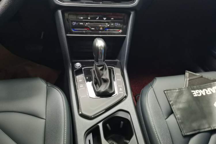 Used Volkswagen Tharu 2023 300TSI Two-Wheel-Drive Moonlight Edition Gear Lever