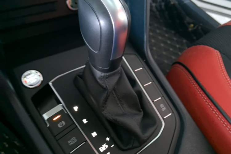 Used Volkswagen Tharu 2023 300TSI Two-Wheel-Drive Crescent Edition Gear Lever