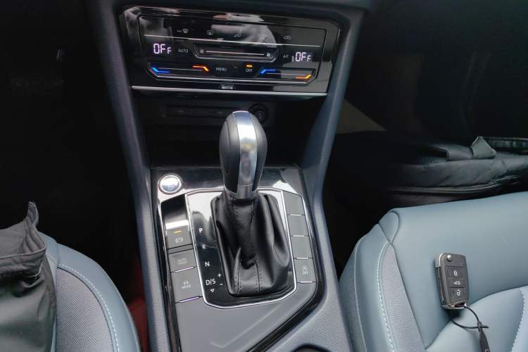 Used Volkswagen Tharu 2023 300TSI Two-Wheel-Drive Full Moon Edition Gear Lever