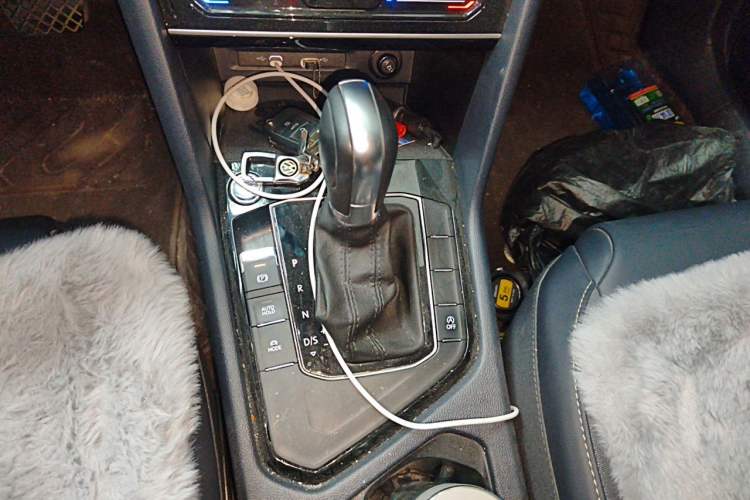 Used Volkswagen Tharu 2023 300TSI Two-Wheel-Drive Full Moon Edition Gear Lever