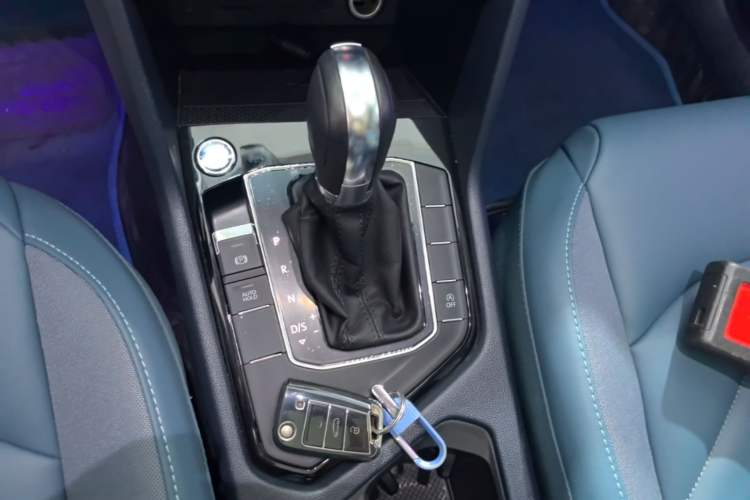 Used Volkswagen Tharu 2023 300TSI Two-Wheel-Drive Moonlight Edition Gear Lever