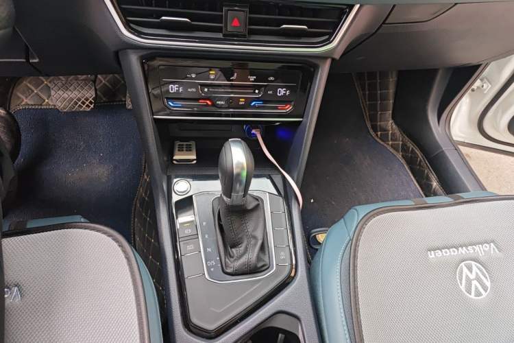 Used Volkswagen Tharu 2023 300TSI Two-Wheel-Drive Moonlight Edition Gear Lever