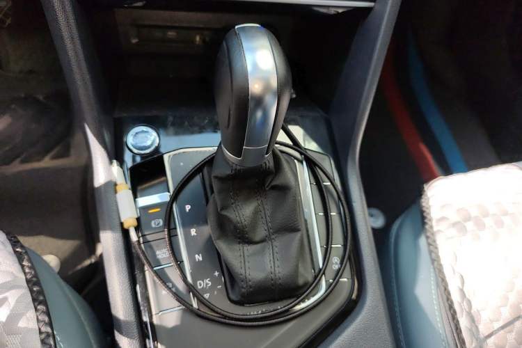 Used Volkswagen Tharu 2023 300TSI Two-Wheel-Drive Full Moon Edition Gear Lever