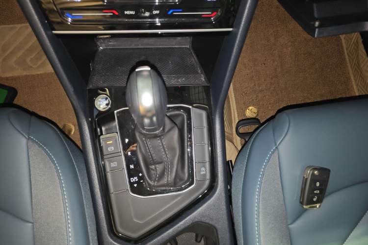 Used Volkswagen Tharu 2023 300TSI Two-Wheel-Drive Moonlight Edition Gear Lever