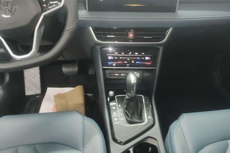 Used Volkswagen Tharu 2023 300TSI Two-Wheel-Drive Full Moon Edition Gear Lever