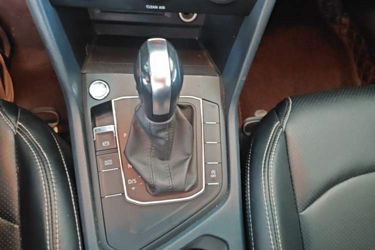 Used Volkswagen Tharu 2023 300TSI Two-Wheel-Drive Crescent Edition Gear Lever
