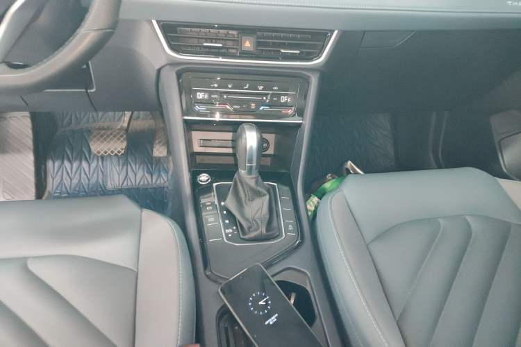 Used Volkswagen Tharu 2023 300TSI Two-Wheel-Drive Moonlight Edition Gear Lever