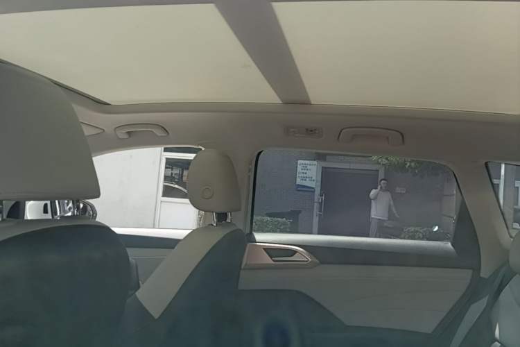 Used Volkswagen Tharu 2023 300TSI Two-Wheel-Drive Moonlight Edition Headliner