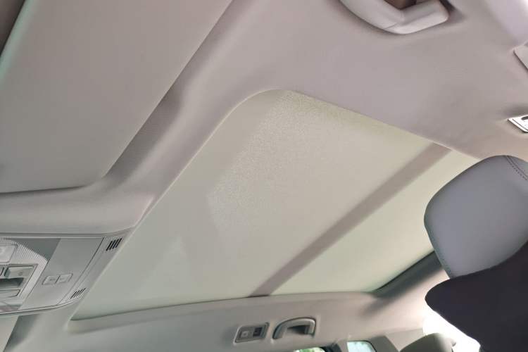 Used Volkswagen Tharu 2023 300TSI Two-Wheel-Drive Full Moon Edition Headliner