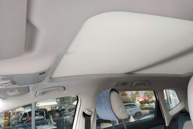 Used Volkswagen Tharu 2023 300TSI Two-Wheel-Drive Full Moon Edition Headliner