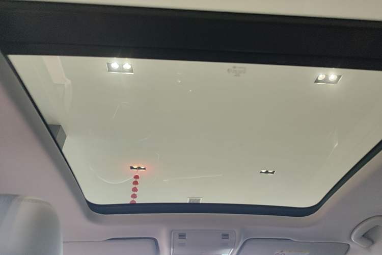 Used Volkswagen Tharu 2023 300TSI Two-Wheel-Drive Full Moon Edition Headliner