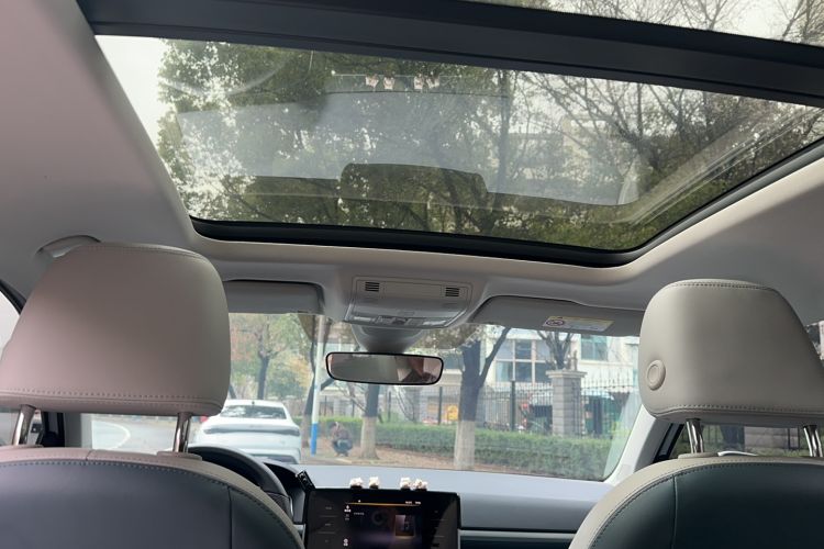 Used Volkswagen Tharu 2023 300TSI Two-Wheel-Drive Moonlight Edition
