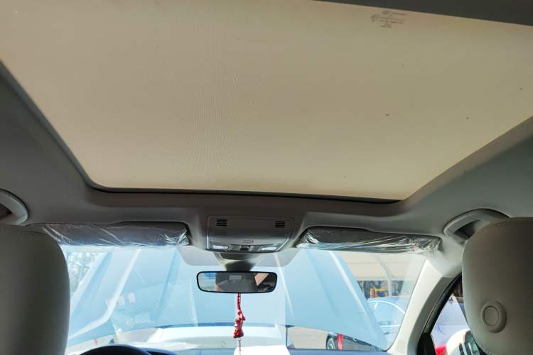 Used Volkswagen Tharu 2023 300TSI Two-Wheel-Drive Full Moon Edition Headliner