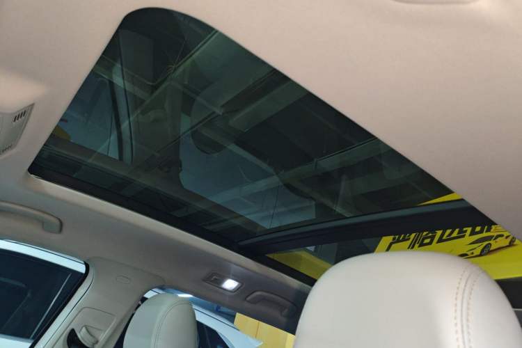 Used Volkswagen Tharu 2023 300TSI Two-Wheel-Drive Moonlight Edition Headliner