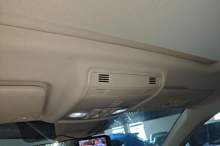 Used Volkswagen Tharu 2023 300TSI Two-Wheel-Drive Moonlight Edition Headliner