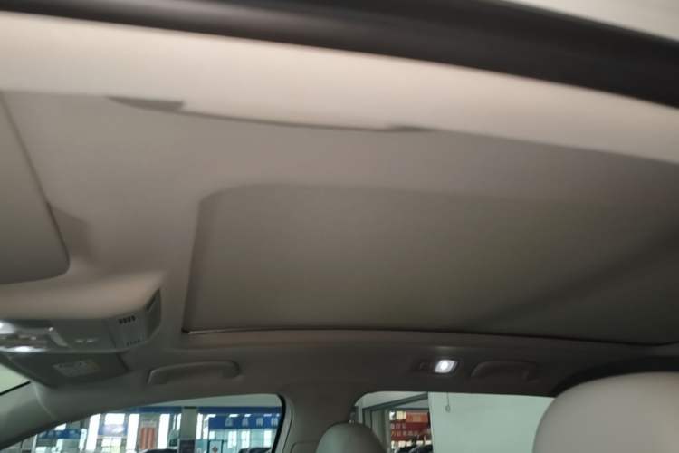 Used Volkswagen Tharu 2023 300TSI Two-Wheel-Drive Full Moon Edition Headliner
