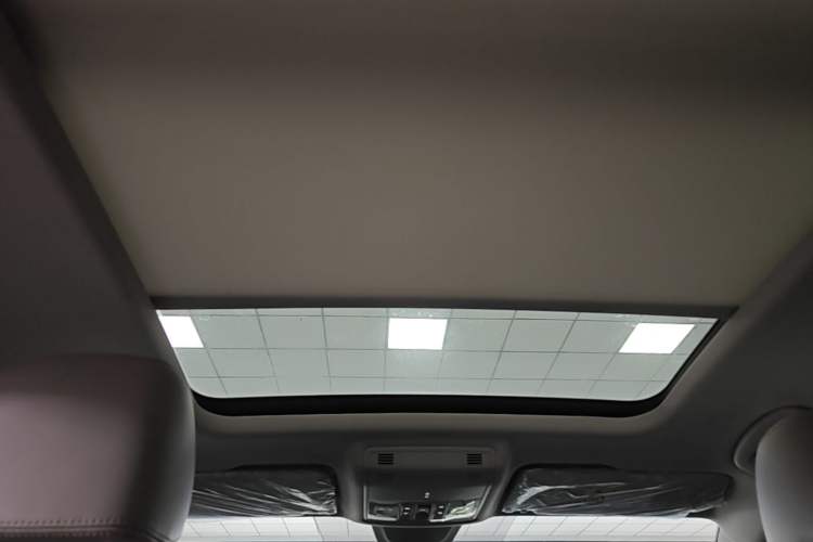 Used Volkswagen Tharu 2023 300TSI Two-Wheel-Drive Full Moon Edition Headliner
