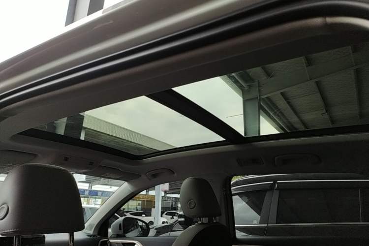 Used Volkswagen Tharu 2023 300TSI Two-Wheel-Drive Full Moon Edition Headliner