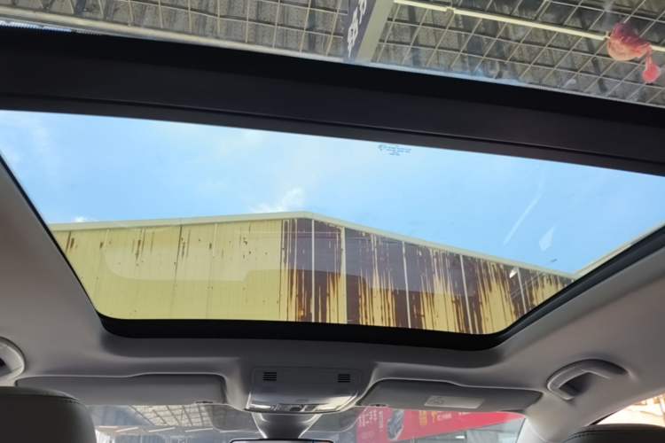 Used Volkswagen Tharu 2023 300TSI Two-Wheel-Drive Full Moon Edition Headliner
