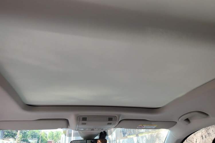 Used Volkswagen Tharu 2023 300TSI Two-Wheel-Drive Full Moon Edition Headliner