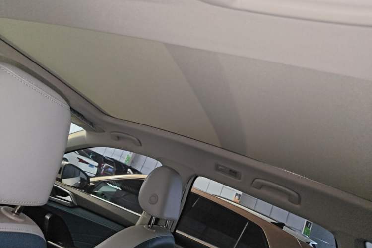 Used Volkswagen Tharu 2023 300TSI Two-Wheel-Drive Moonlight Edition Headliner