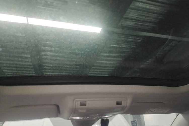 Used Volkswagen Tharu 2023 300TSI Two-Wheel-Drive Full Moon Edition Headliner