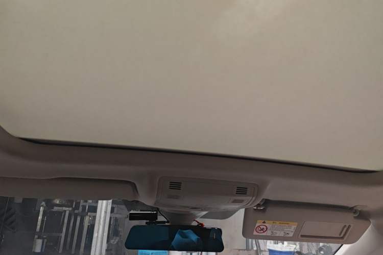 Used Volkswagen Tharu 2023 300TSI Two-Wheel-Drive Full Moon Edition Headliner