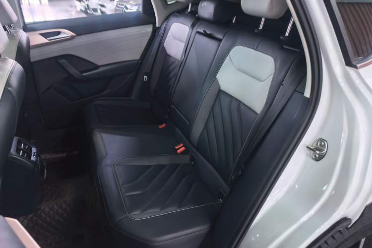 Used Volkswagen Tharu 2023 300TSI Two-Wheel-Drive Full Moon Edition Interior 1