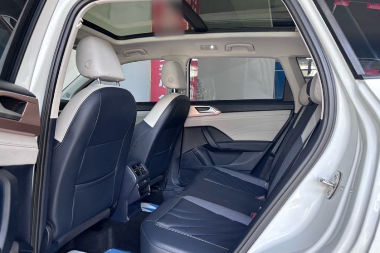 Used Volkswagen Tharu 2023 300TSI Two-Wheel-Drive Moonlight Edition Interior 1