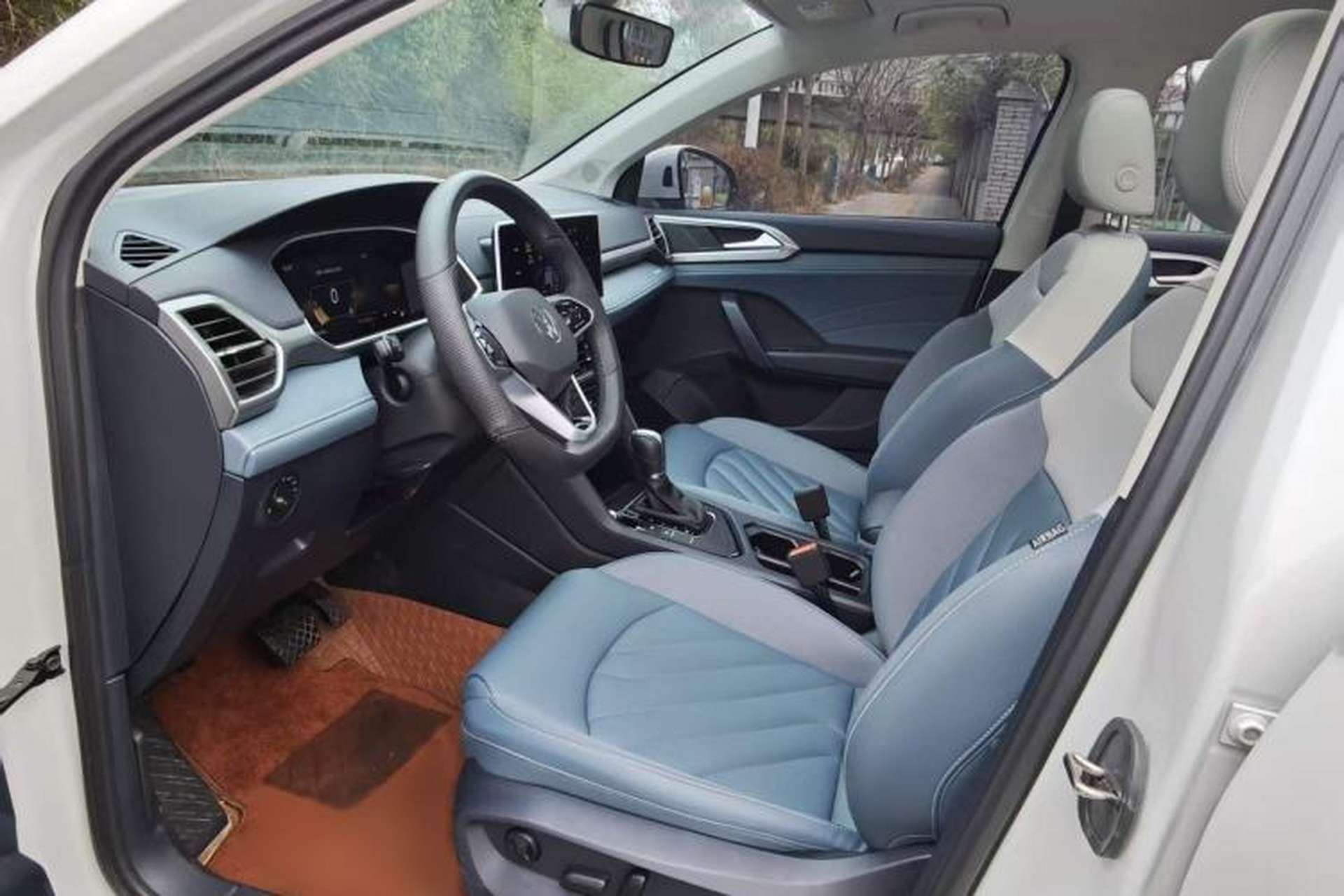 Used Volkswagen Tharu 2023 300TSI Two-Wheel-Drive Moonlight Edition Interior 1