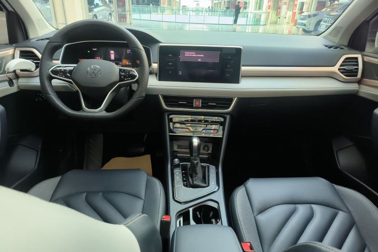 Used Volkswagen Tharu 2023 300TSI Two-Wheel-Drive Moonlight Edition Interior 2