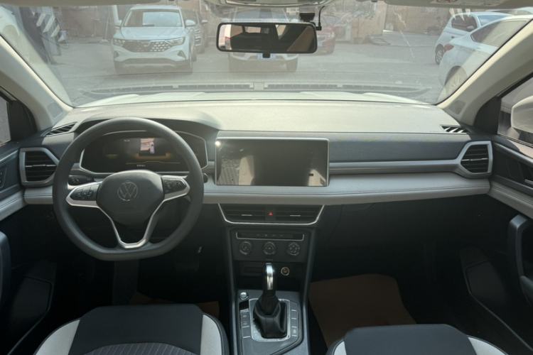 Used Volkswagen Tharu 2023 300TSI Two-Wheel-Drive Crescent Edition Interior 2