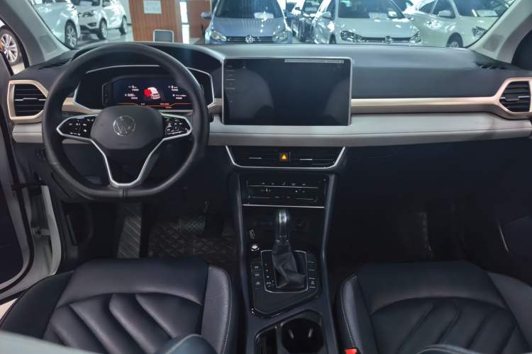 Used Volkswagen Tharu 2023 300TSI Two-Wheel-Drive Full Moon Edition Interior 3